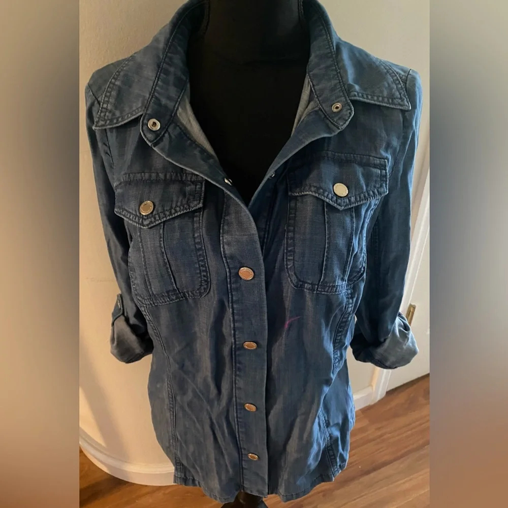 White House Black Market NWT Size Small Denim Snap Closure Women's Jacket/Shirt - Picture 1 of 11